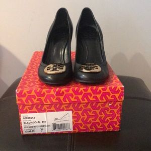 Used Tory Burch Blk/GD Sophie Wedge Mestico Lthr
